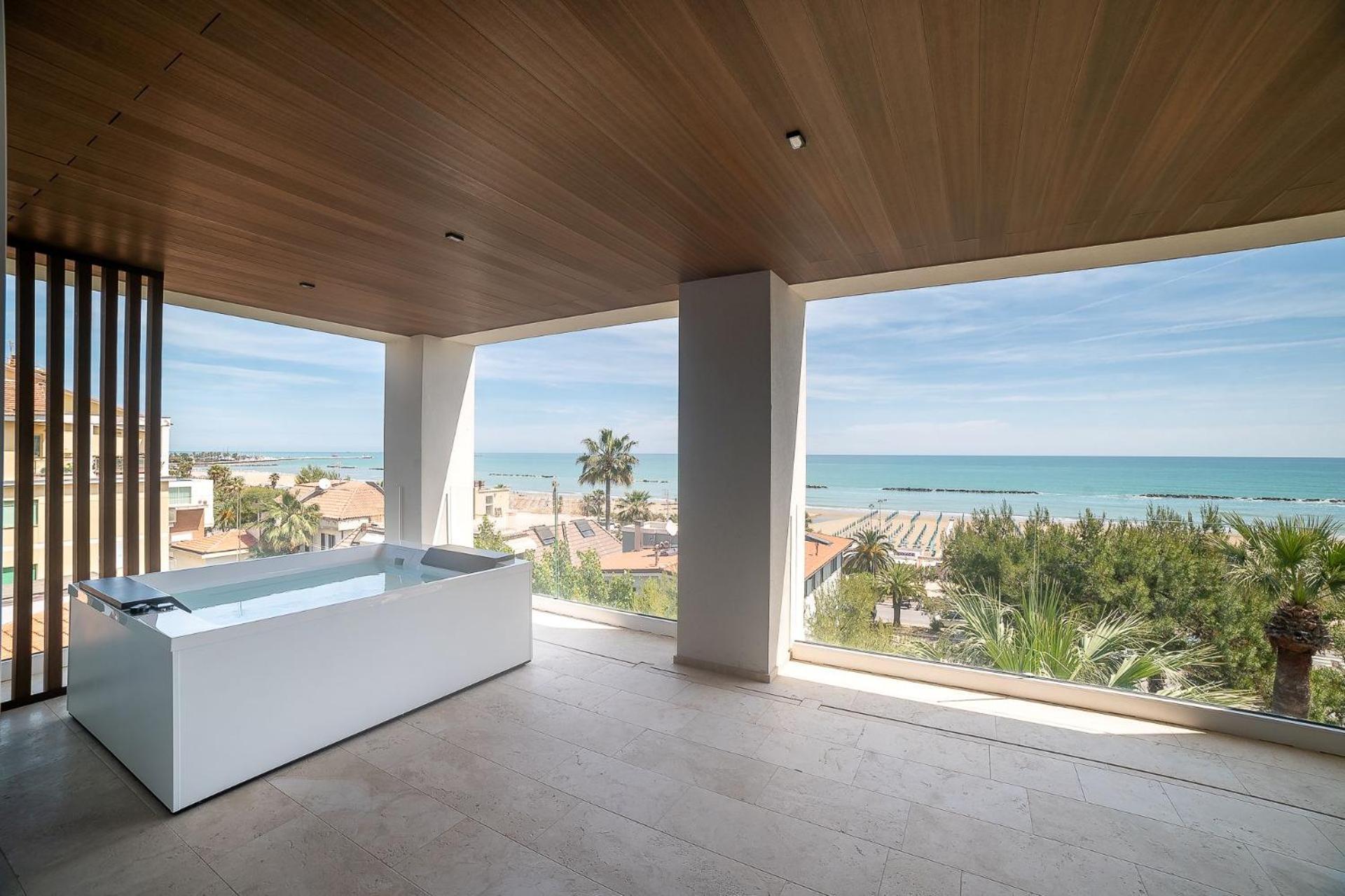 Deluxe Suite with Spa Bath